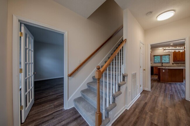 Foto del edificio - 103 Bluffs Cir
