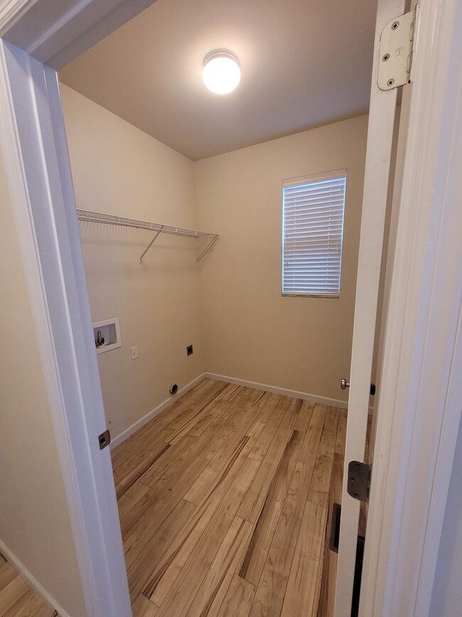 Building Photo - Beautiful 3bd/2.5ba 2 Story Home for Rent!