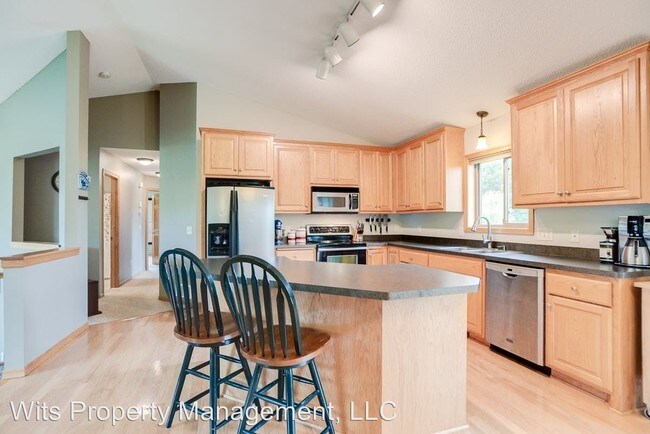 Foto del edificio - 4 br, 3 bath House - 703 MEADOWLARK DRIVE