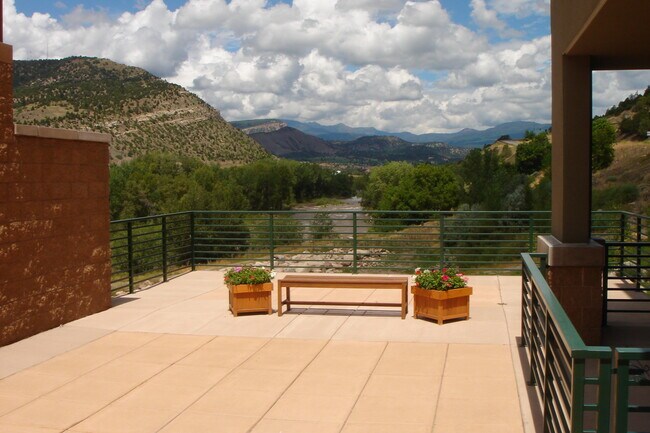 Common Area - 555 Rivergate Ln