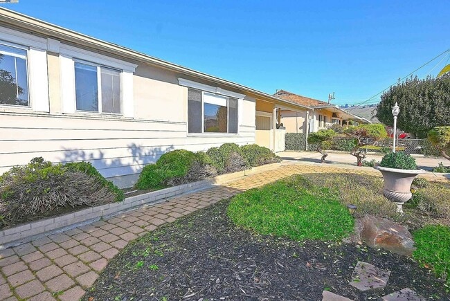 Building Photo - 314 Sparling Dr