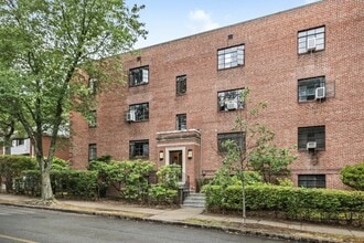 Building Photo - 40 Stetson St