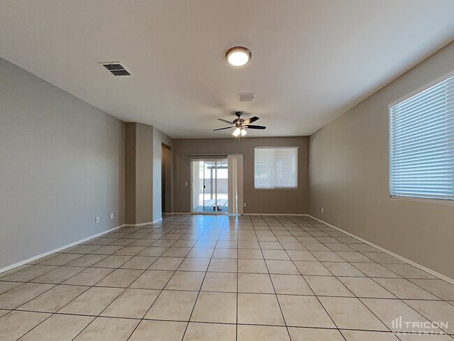 Foto del edificio - 2705 S 116th Ave