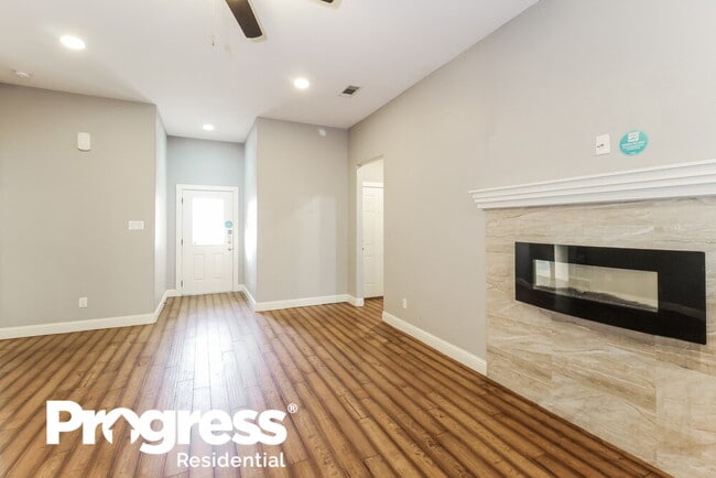 Building Photo - 1219 Saturn Dr