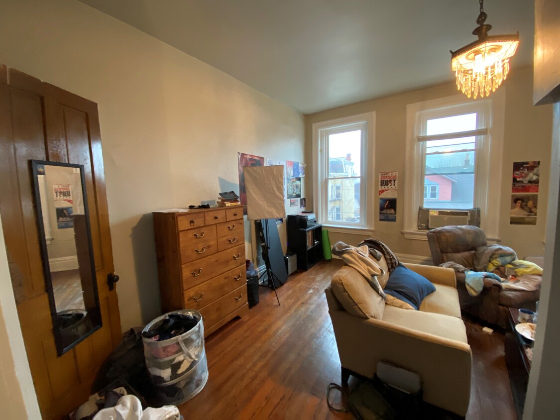 Foto principal - 2368 Wheeler St