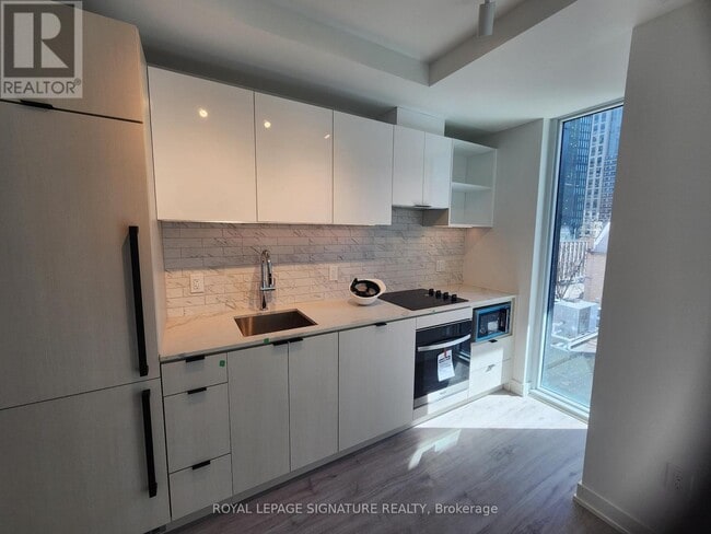 Building Photo - 252 Church St