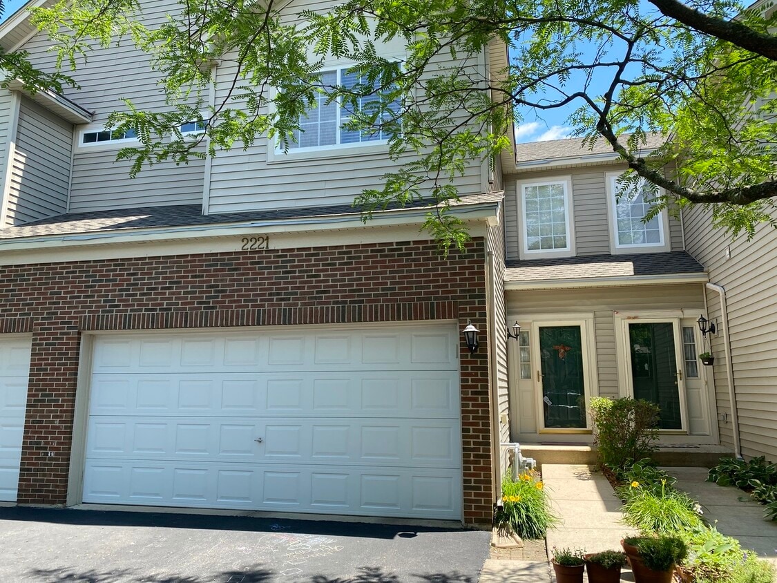 Primary Photo - 2221 Stoughton Dr