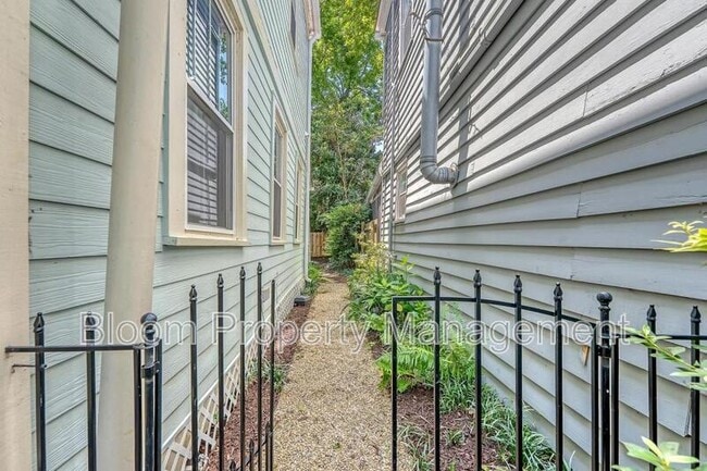 Building Photo - 169 Fishburne St