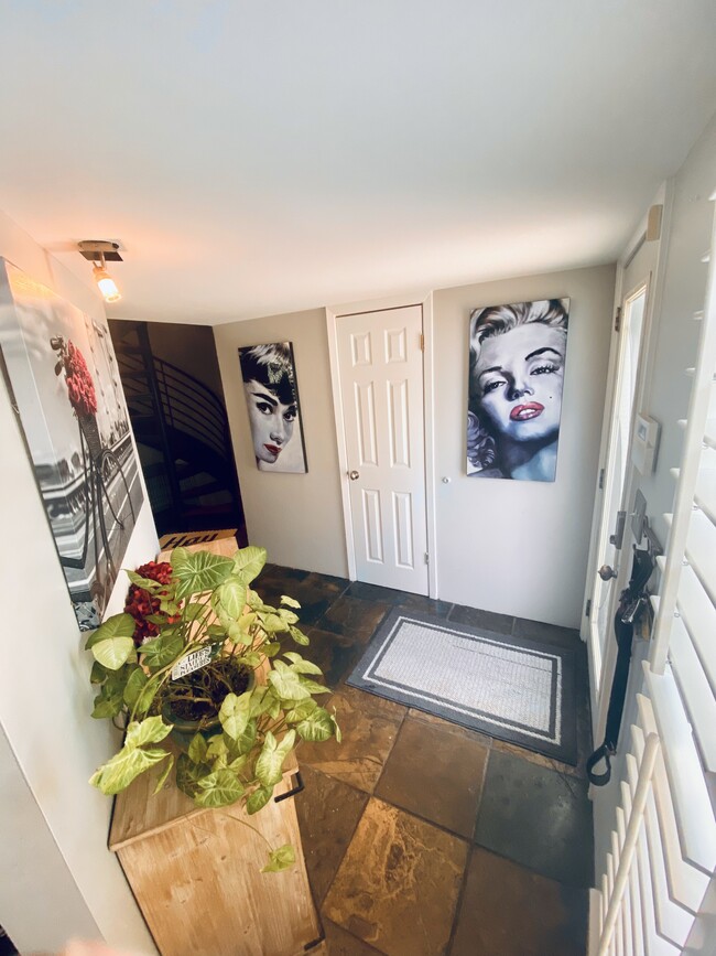 Building Photo - 2512 Riverfront Dr