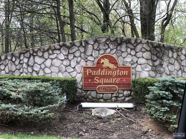 Primary Photo - 1045 Cambridge Ct