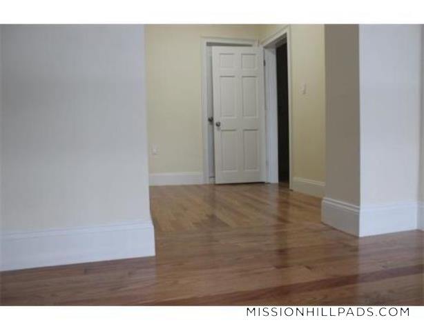 Building Photo - 9 Chesterton St