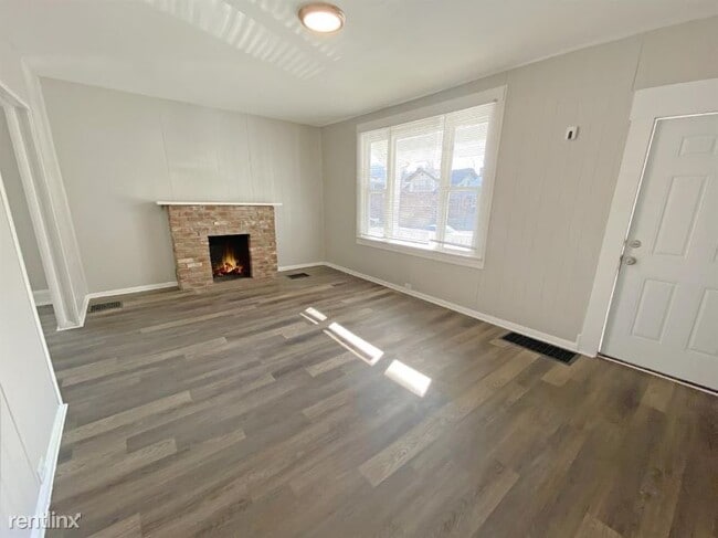 Building Photo - 3 br, 1 bath House - 24 Parkwood Pl
