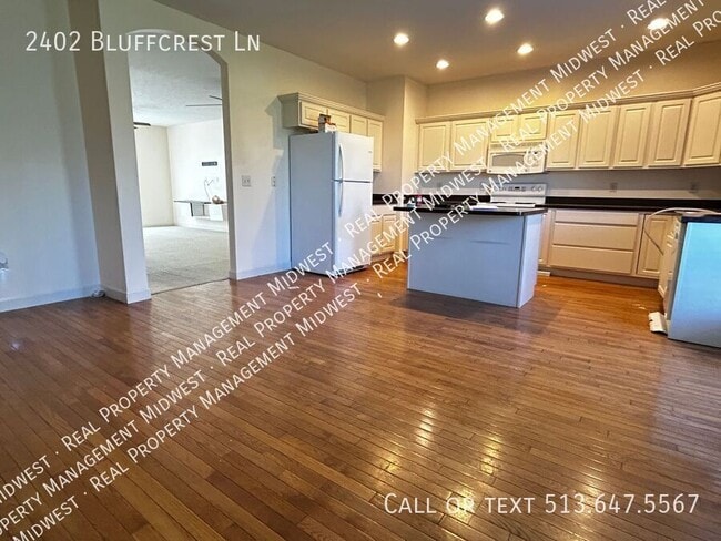 Building Photo - 2402 Bluffcrest Ln