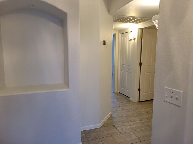 Building Photo - Unfurnished Long Term . Occupied DO NOT DI...