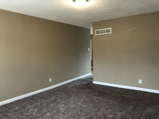Building Photo - 1443 San Salvador Dr