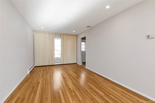 Building Photo - 681 Flanders Dr