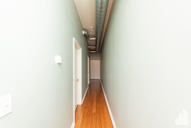Foto del edificio - 950 W Leland Ave