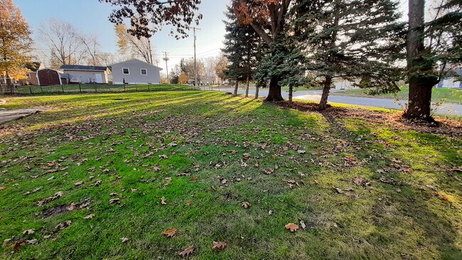 Patio - 821 10th St W