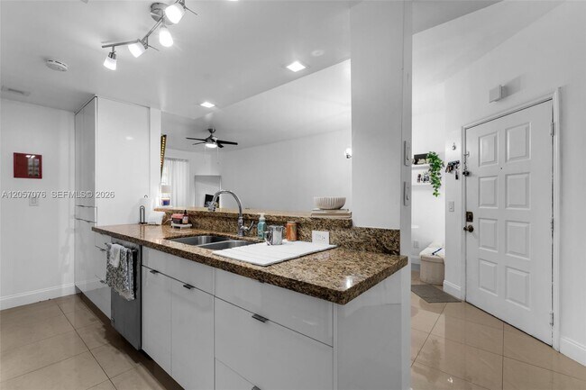 Foto del edificio - 18336 NW 68th Ave