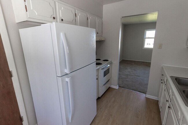 Building Photo - 2806 Leeway Dr