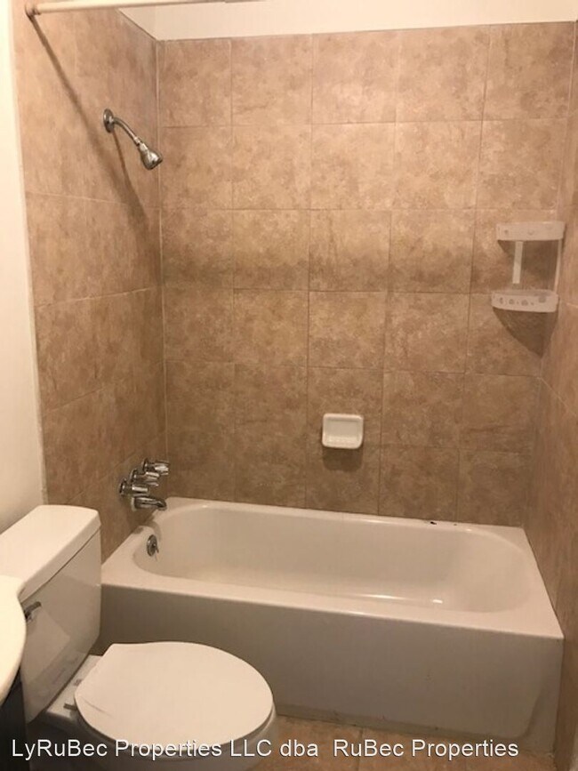 Building Photo - 3 br, 1 bath House - 2510 Celia Ave Apt 2