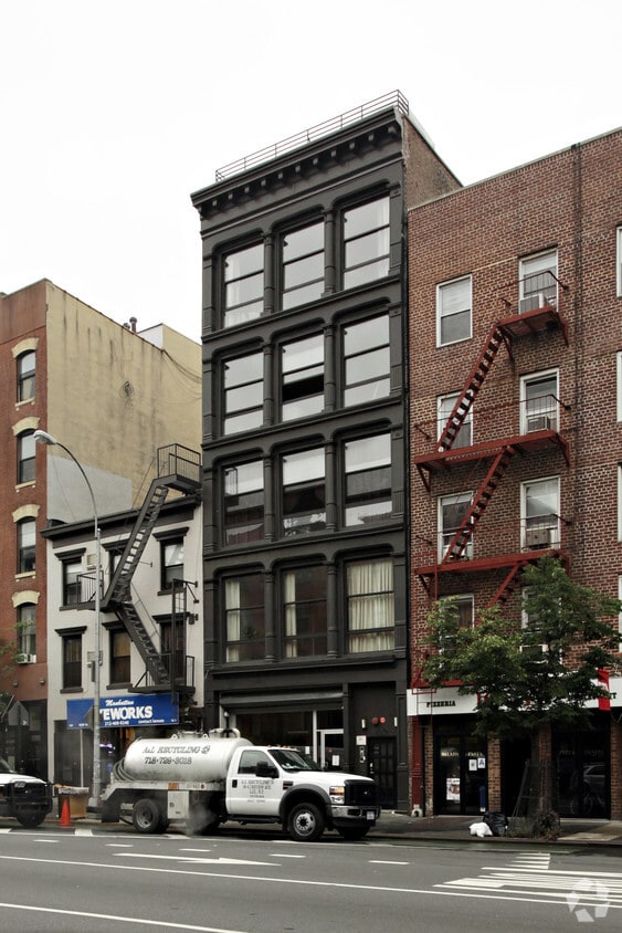 Building Photo - 171 1st Ave