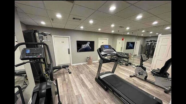 Foto del edificio - 355 S Broadway