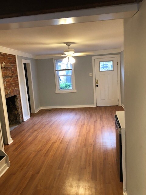 Sala de estar - 1130 Crease St