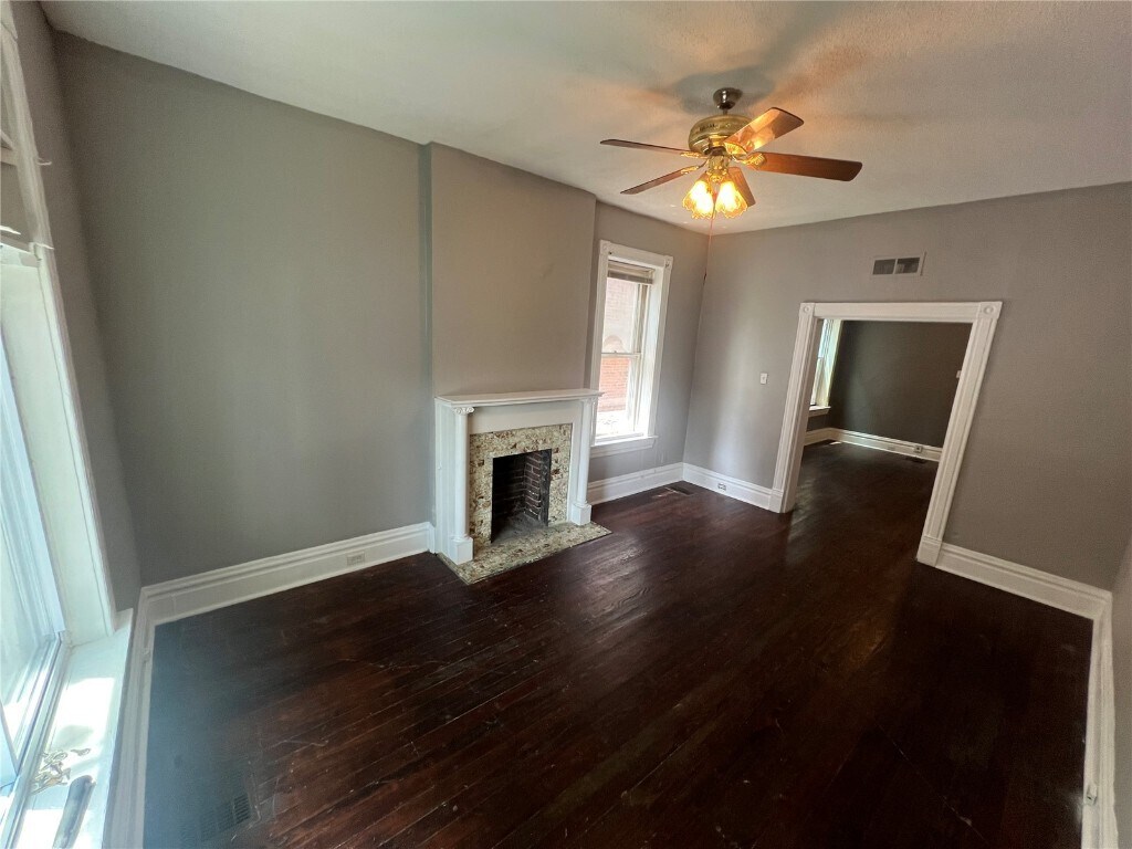 Primary Photo - 3137 Chippewa St