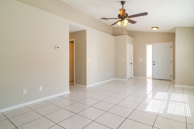 Foto del edificio - 13500 Glasser Ave
