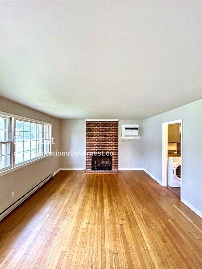 Foto del edificio - 10813 Bluebell Dr
