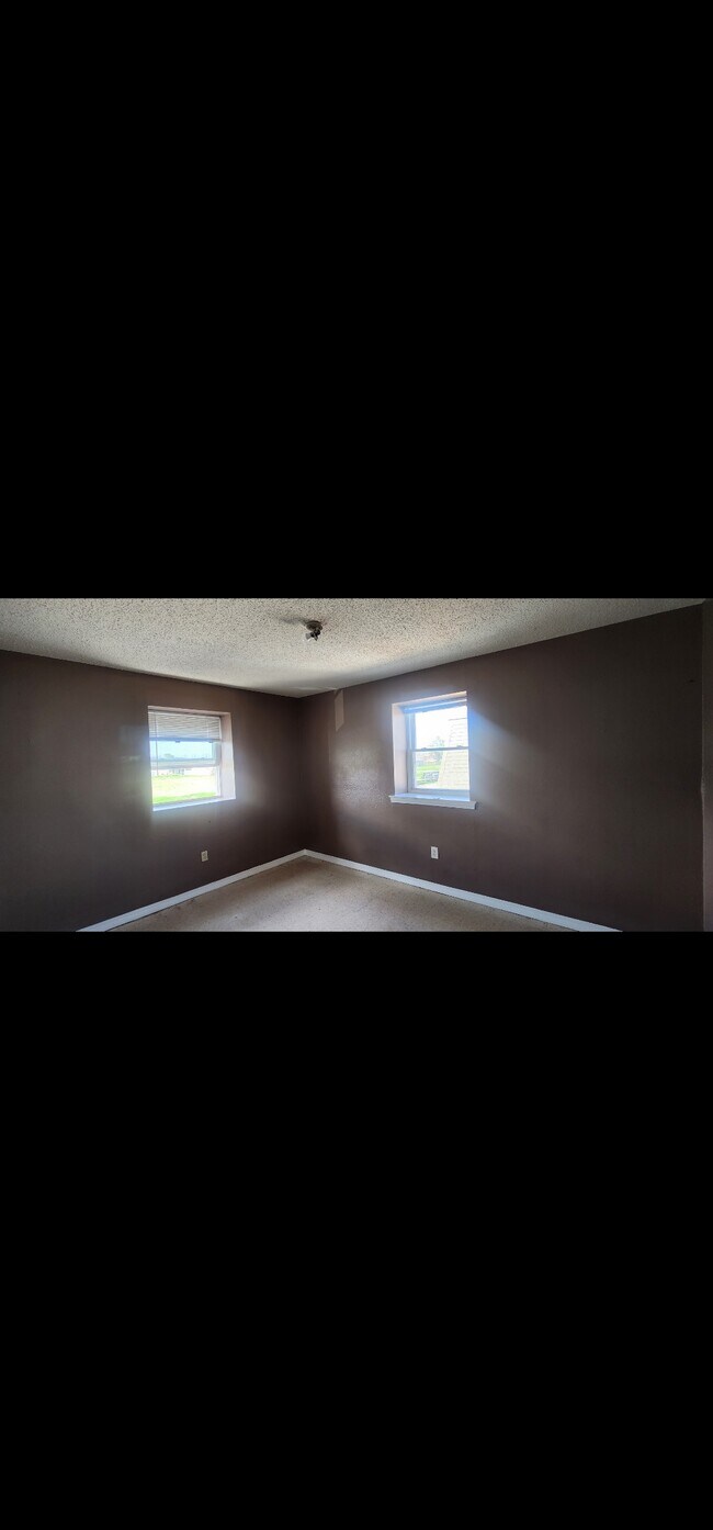 Building Photo - 3505 Golden Dr