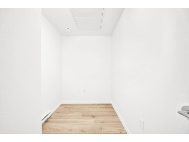 Photo du bâtiment - 7936-7206 206 St