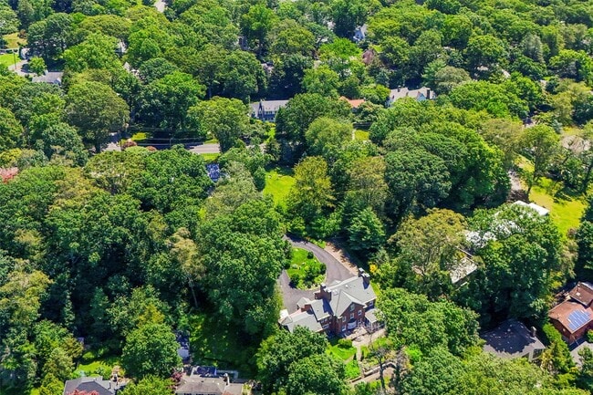 Building Photo - 400 Beechmont Dr