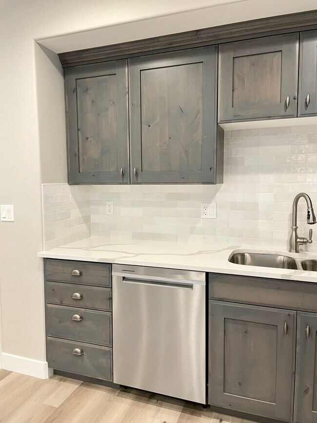 Building Photo - 6953 Canyon Meadows Dr
