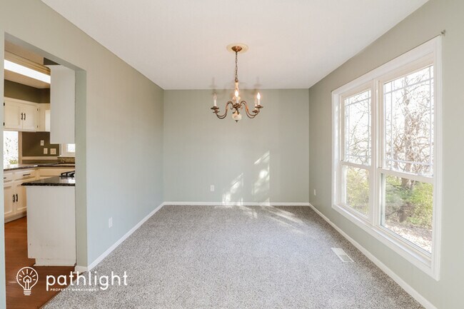 Building Photo - 5409 NW Foxhill Rd, Parkville, MO, 64152