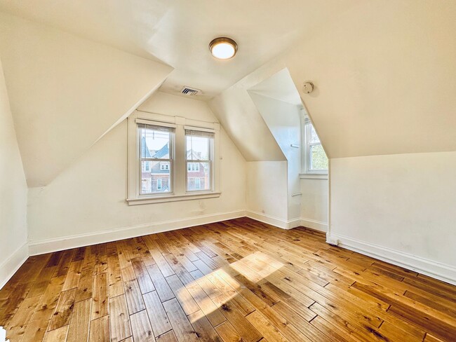 Building Photo - 66 Trumbull St