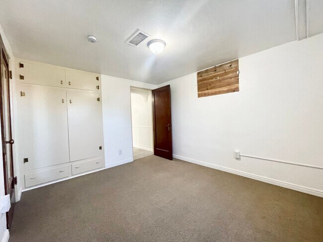 Building Photo - Large 1 bd/1b Basement Apartment in Downtown Caldwell!