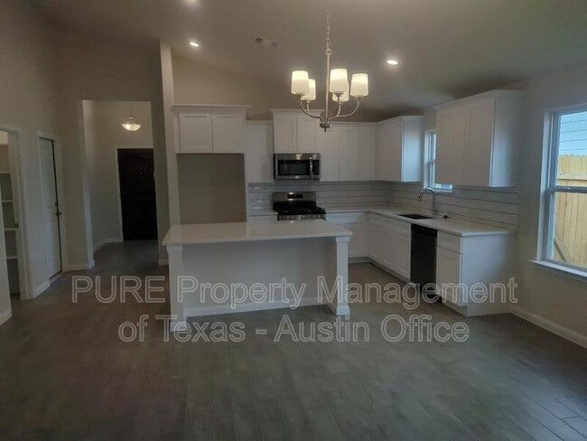 Building Photo - 162 Arena Dr