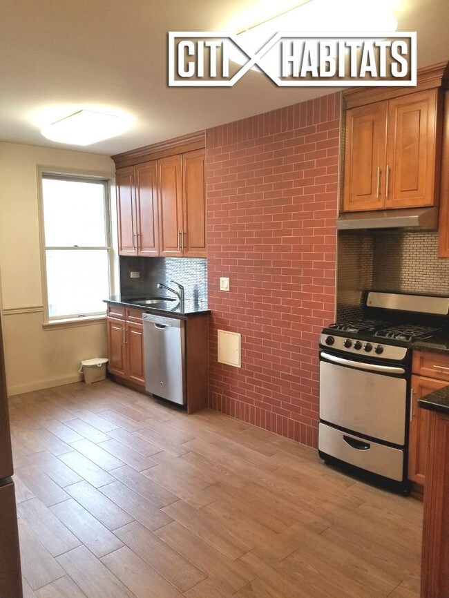 Building Photo - 263 Powers St