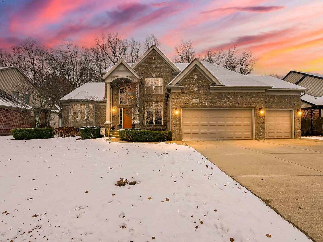 Primary Photo - AVAILABLE NOW! Stylish 4-Bedroom Home in Macomb!