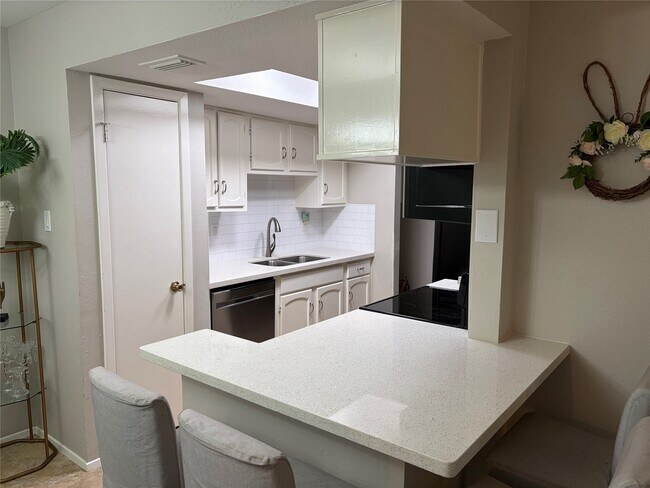 Building Photo - 14555 Wunderlich Dr