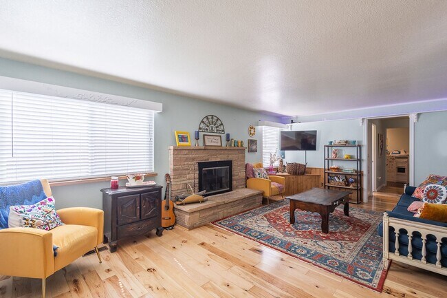 Foto del edificio - Central Single Family Home