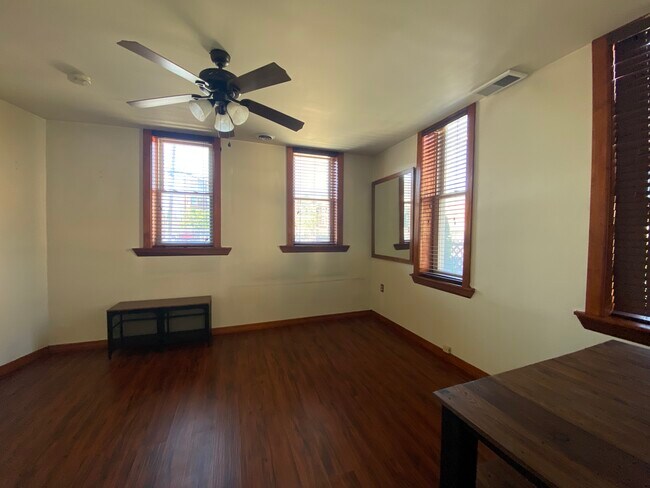 Foto del edificio - 1340 W 19th St