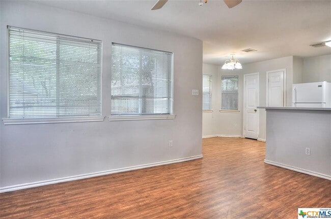 Building Photo - 825 Sagewood Trail