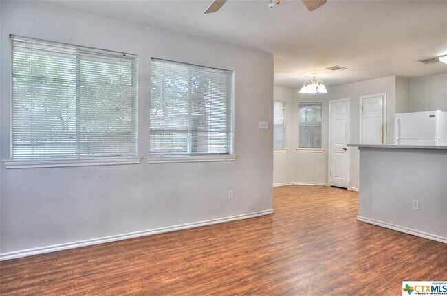 Foto del edificio - 825 Sagewood Trail