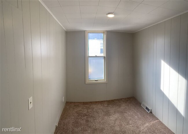 Building Photo - 2 Bedrooms, 1 Bath