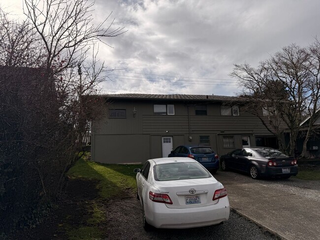 Foto del edificio - Spacious 5+bd/2.75 bath home on WWU bus route