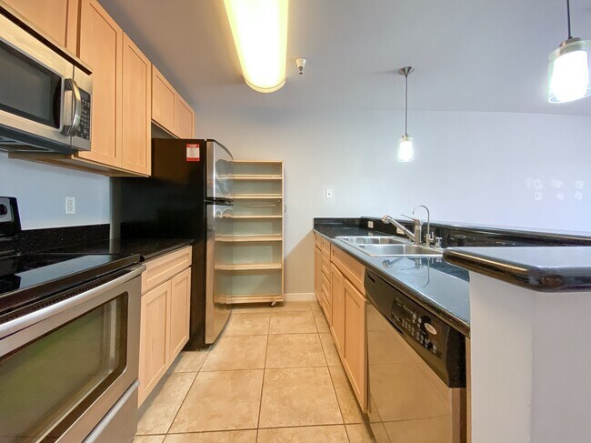 Foto del edificio - 6400 Christie Ave