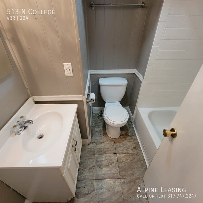 Building Photo - LOCATION!! Walk to everything downtown has...